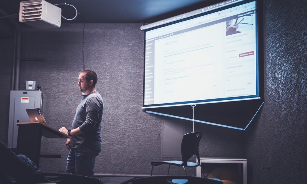 9 – Narrative coaching – 16 reliable ways to boost your presentation skills – color_1000x600 (1)