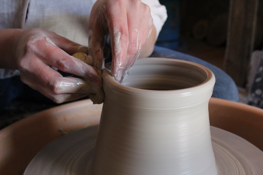 Potter anne-nygard-P7X0np30w30-unsplash