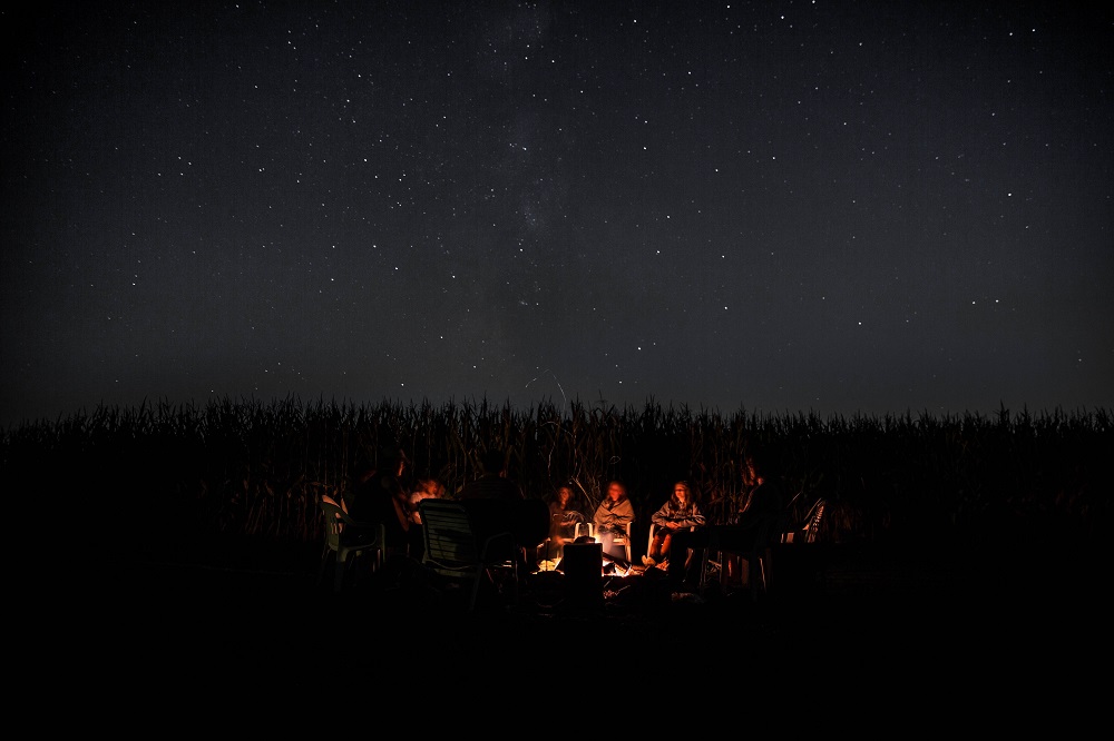 Camp-fire people kevin-erdvig-k7fUP9RQj3Y-unsplash
