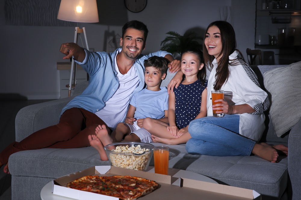 FamilyTV- shutterstock_731274013